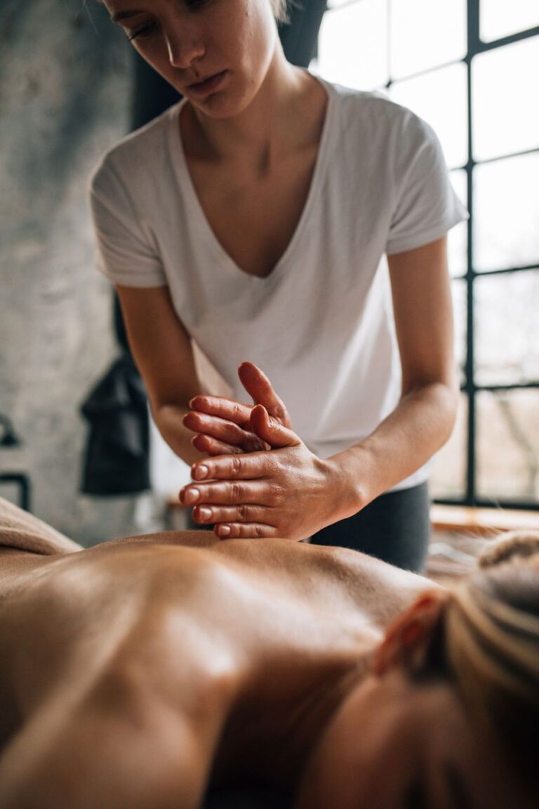 Massage californien : définition, gestes et déroulé d&rsquo;une séance